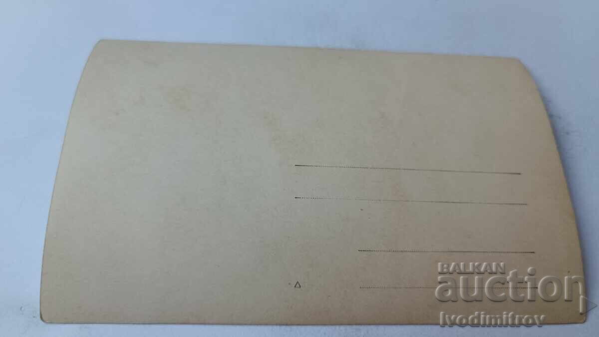 Fotografie Tineri bărbați în fața unei cascade triple cu preț 2.65 BGN | € 1.35 Fotografie Tineri bărbați în fața unei cascade triple cu preț 2.65 BGN | € 1.35