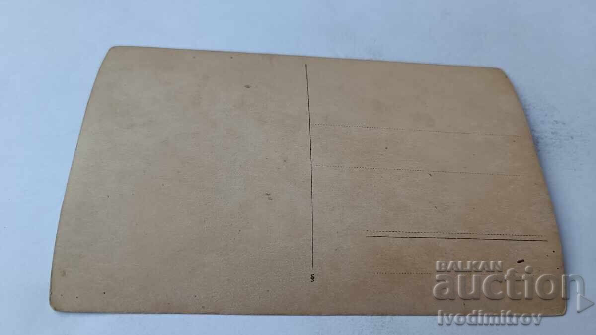 Снимка Мъже жени и деца на пикник с цена 1.85 лв. | € 0.95