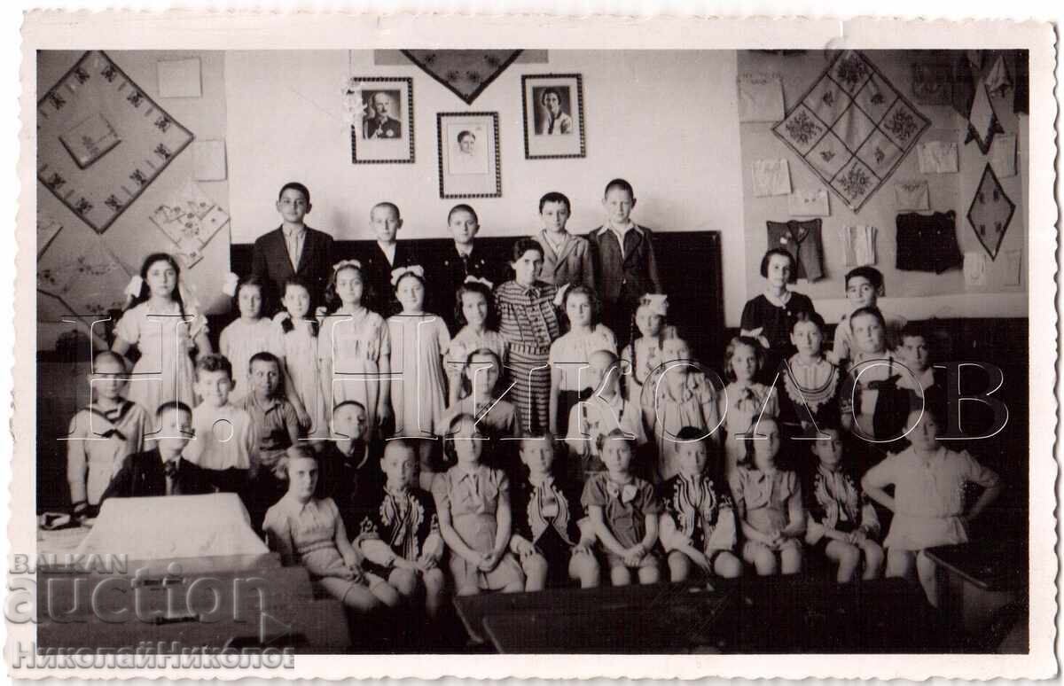 FOTOGRAFIE VECHE CU ELEVI ÎN CLASĂ FOTO ZAȘEV D846 FOTOGRAFIE VECHE CU ELEVI ÎN CLASĂ FOTO ZAȘEV D846