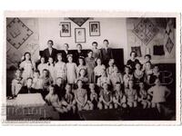 СТАРА СНИМКА УЧЕНИЦИ В КЛАСНАТА СТАЯ ФОТО ЗАШЕВ Д846