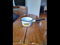 Caserolă veche emailată, tigaie