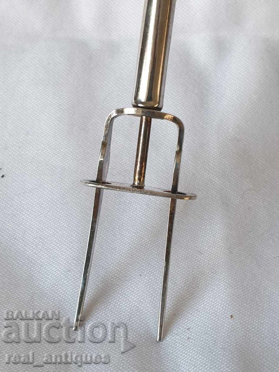 Clip placat cu argint cu preț € 16.36 | 32.00 BGN