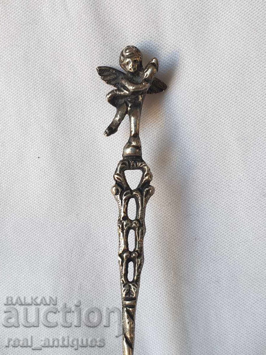 O lingură de argint cu preț 74.00 BGN | € 37.84 O lingură de argint cu preț 74.00 BGN | € 37.84