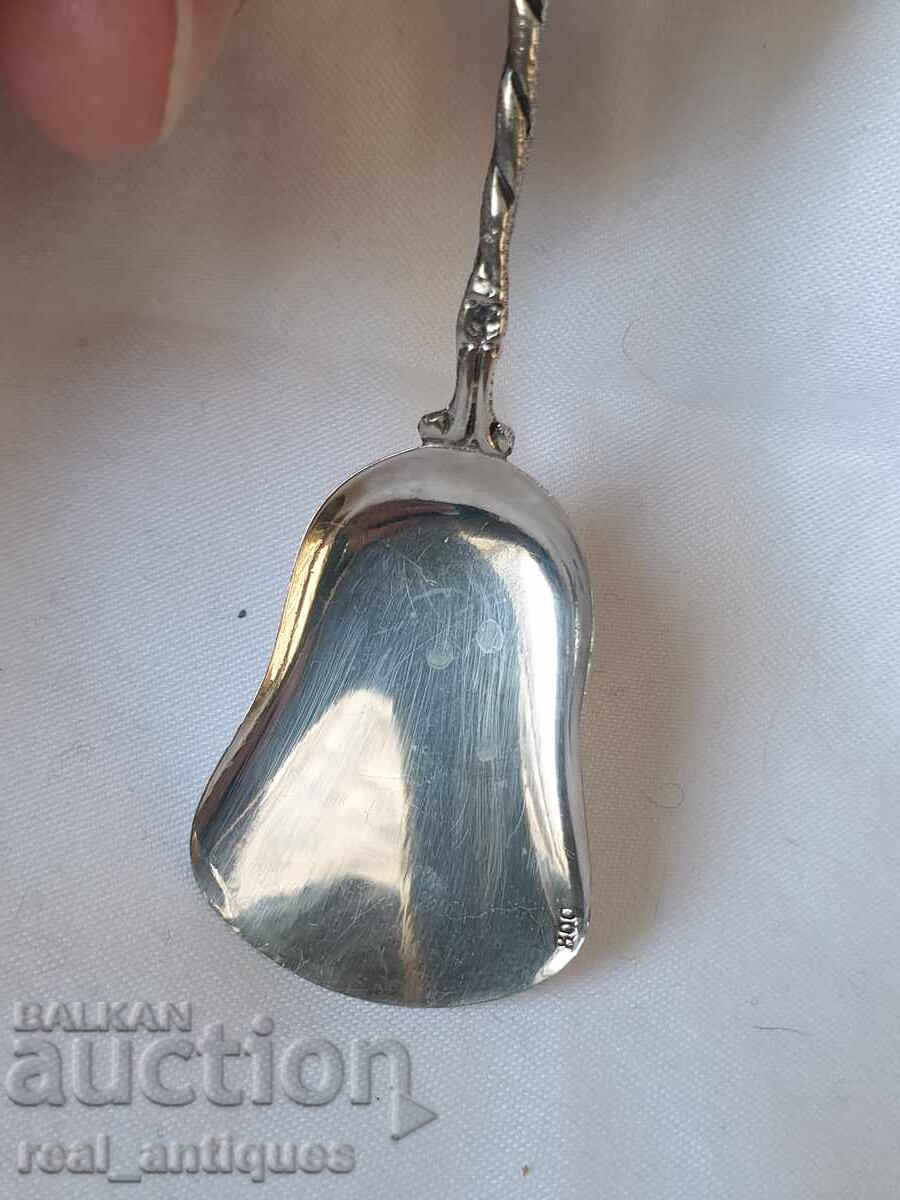 Licitație O lingură de argint Licitație O lingură de argint