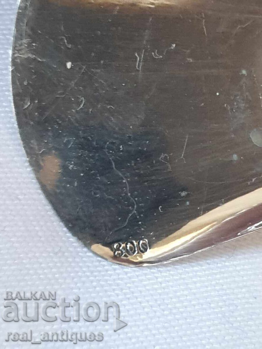 Livrarea O lingură de argint Livrarea O lingură de argint