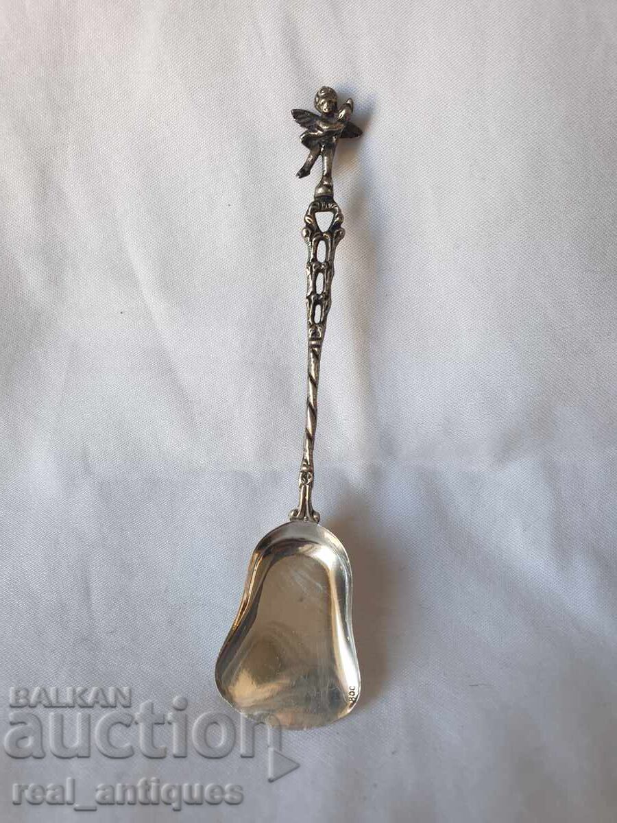 O lingură de argint O lingură de argint