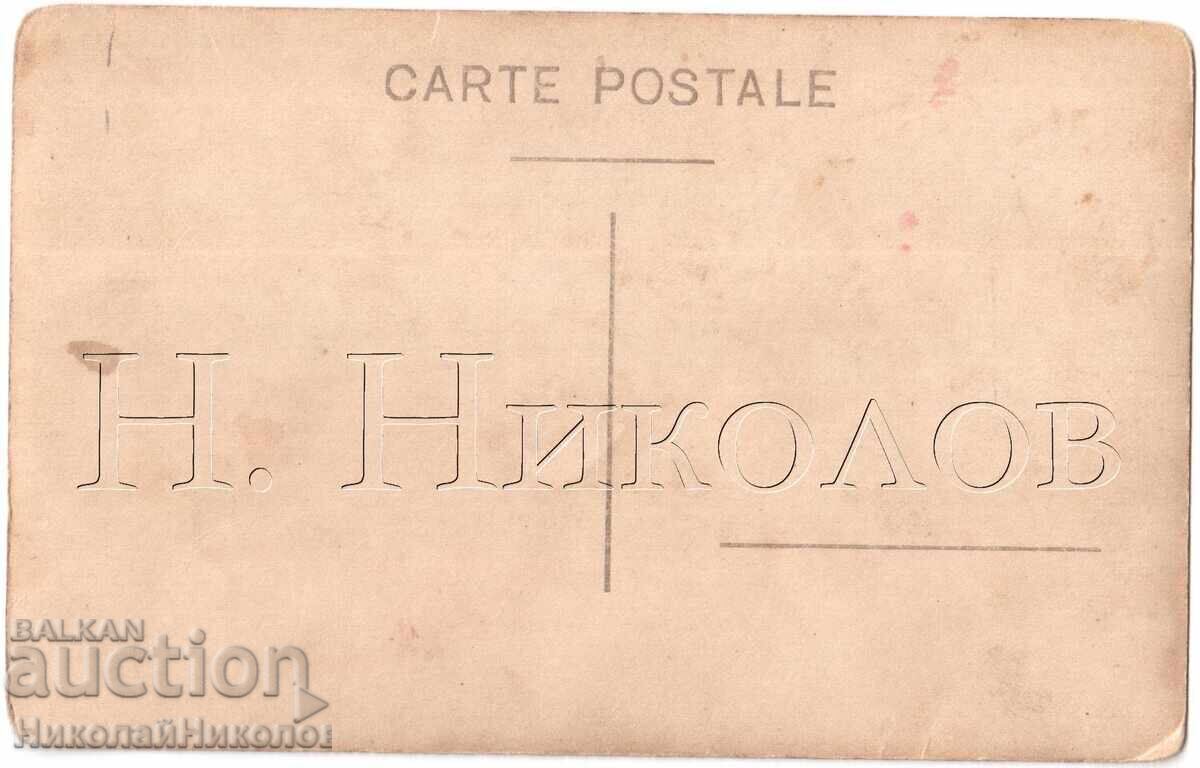 FOTOGRAFIE VECHE CU O FETIȚĂ ÎNTR-O CAMERĂ ȚĂRĂNEASCĂ CU PERNE BRODATE D856 cu preț € 2.00 | 3.91 BGN
