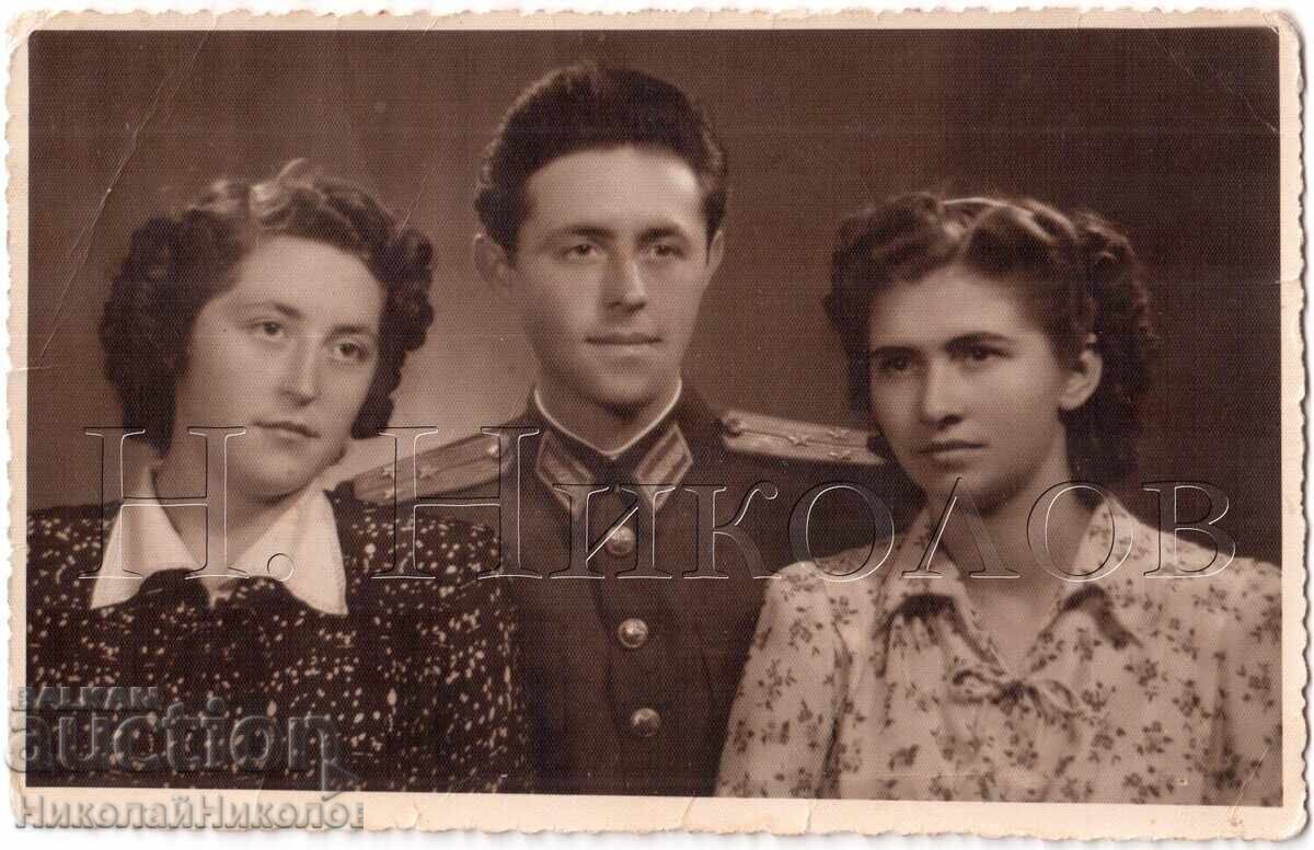 1951 СТАРА СНИМКА ВОЕНЕН СЪС СЕМЕЙСТВОТО СИ В СТУДИО Д858