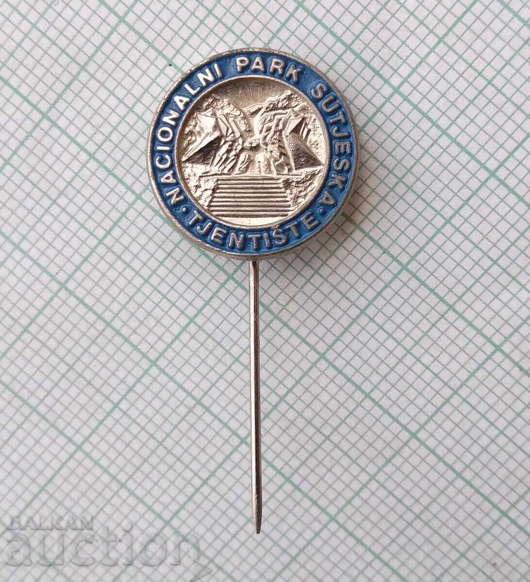 19051 Insigna - monumentul Bătăliei de la Sutjeska cu preț 1.00 BGN | € 0.51