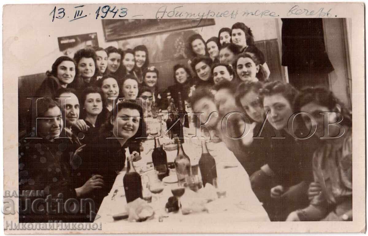 1943 FOTOGRAFIE VECHE PETRECERE DE ABSOLVIRE D868