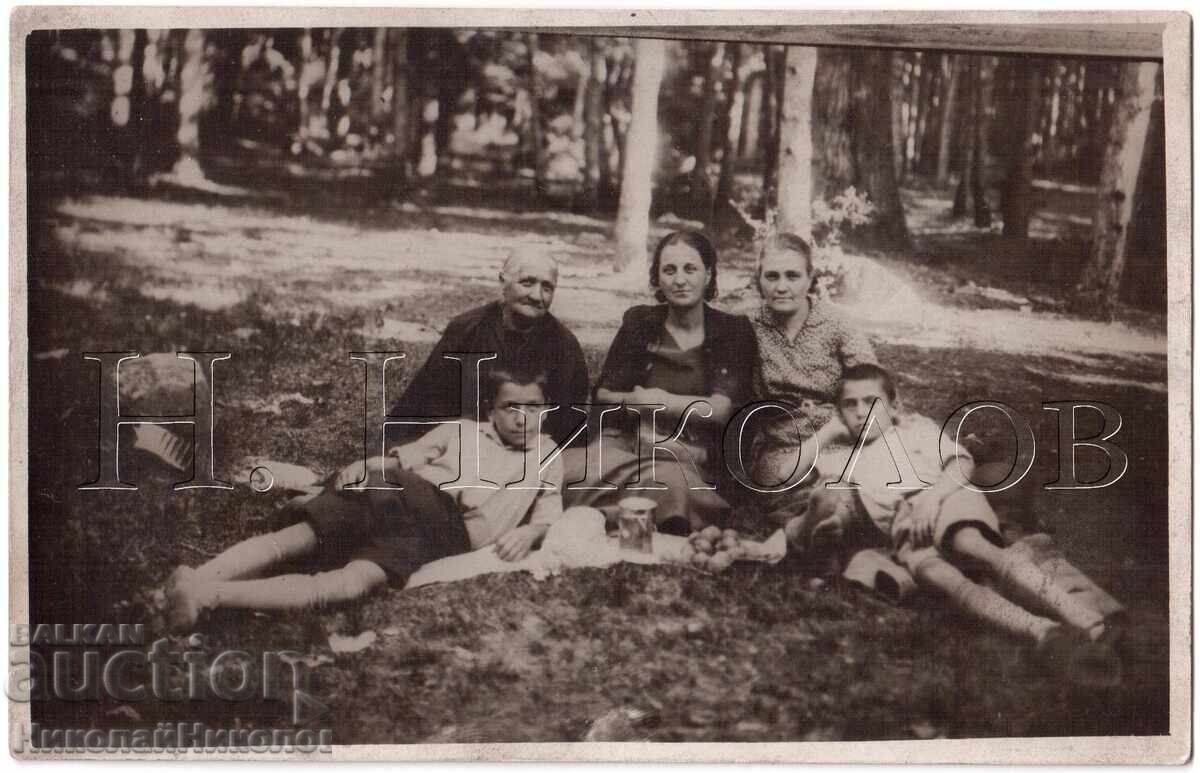 1932 FOTOGRAFIE VECHE SOFIA KNIAJEVO PICNIC DE FAMILIE ÎN PĂDURE D866