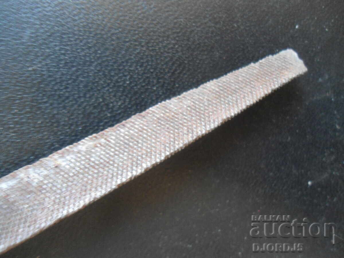 Auction  Old hacksaw, triangular