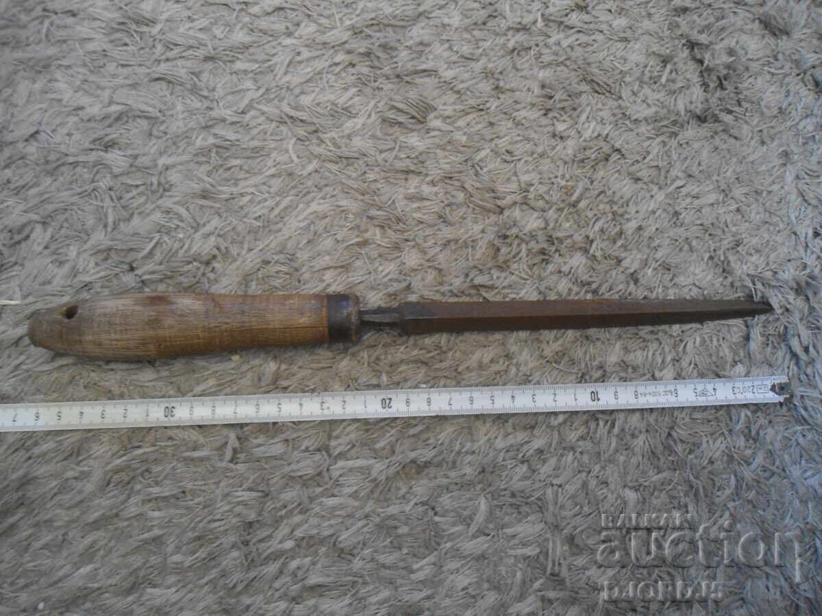 Delivery of Old hacksaw, triangular