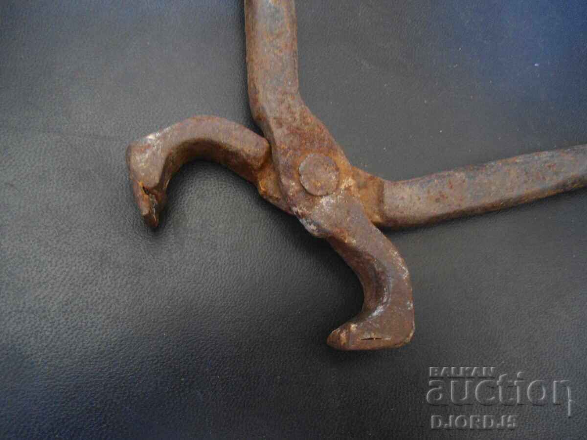 Clești vechi cu preț 6.00 BGN | € 3.07 Clești vechi cu preț 6.00 BGN | € 3.07