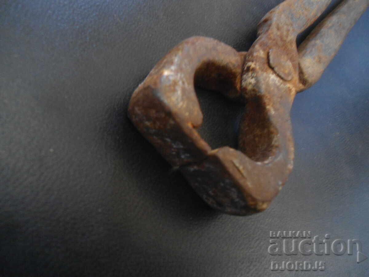 Licitație Clești vechi Licitație Clești vechi