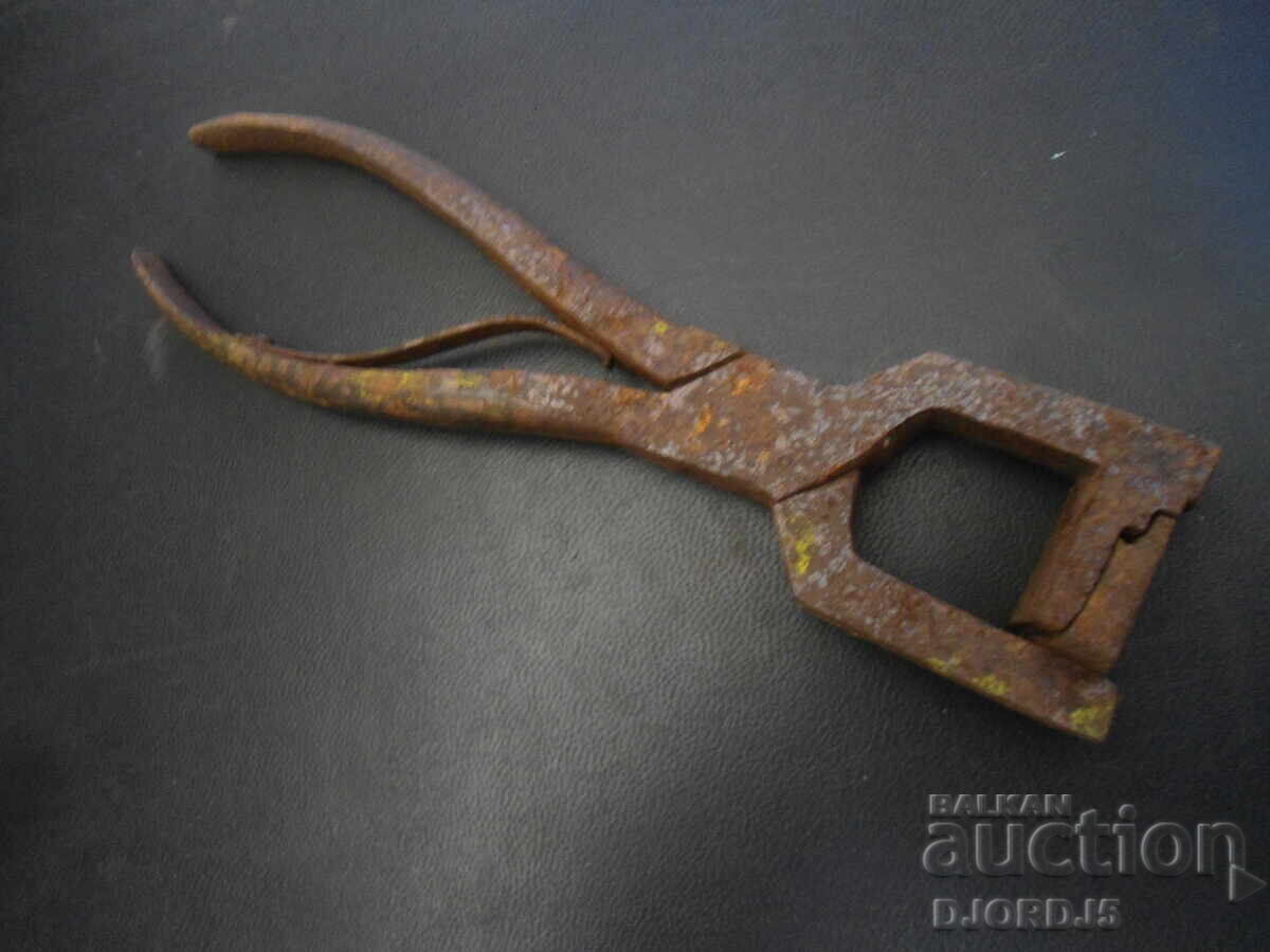 Licitație Clești de specialitate vechi Licitație Clești de specialitate vechi