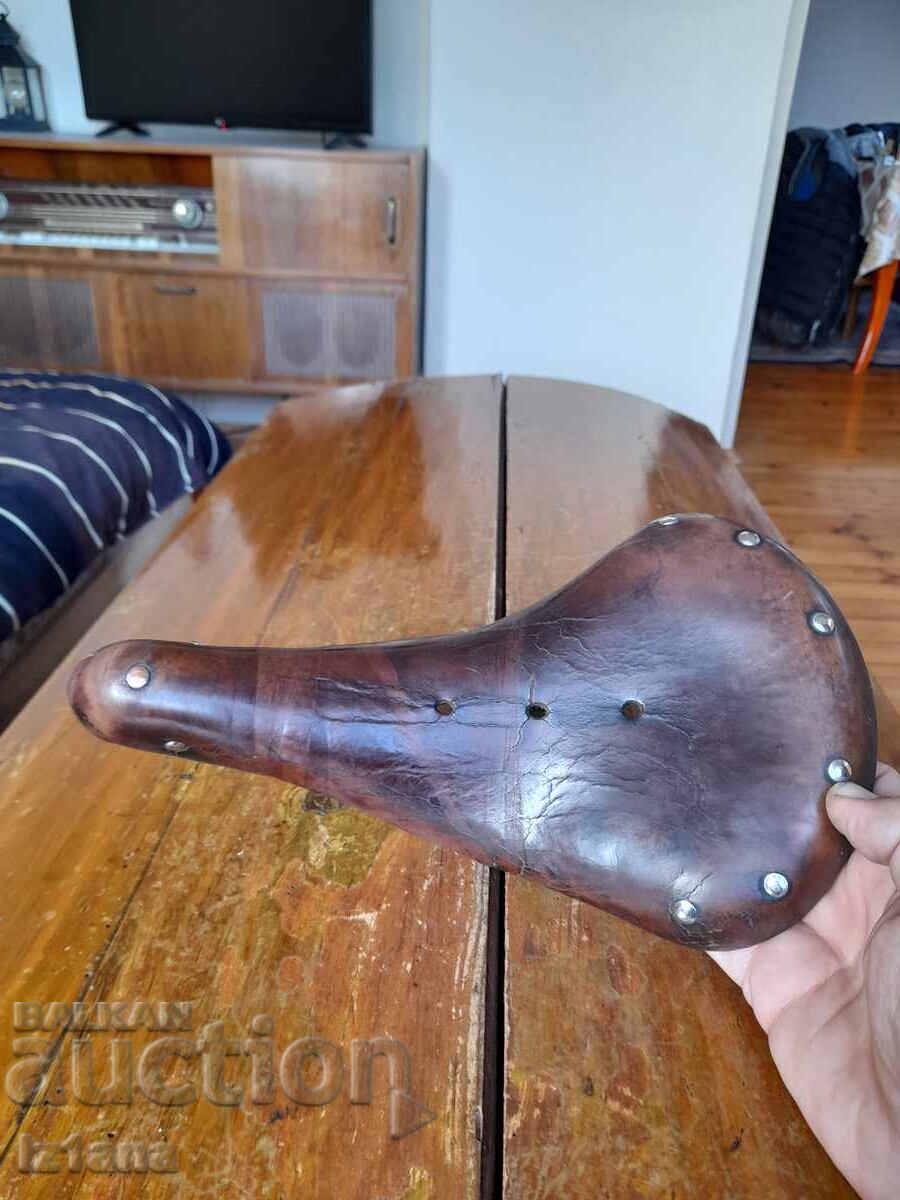 Delivery of Bicycle seat, bicycle