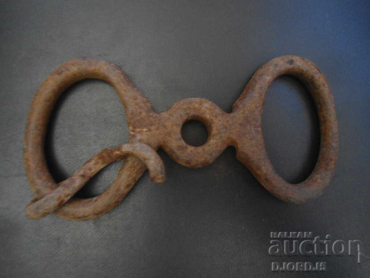 Παλιό σφυρήλατο σίδερο