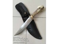 Cuțit de vânătoare cu mâner de coarne de cerb