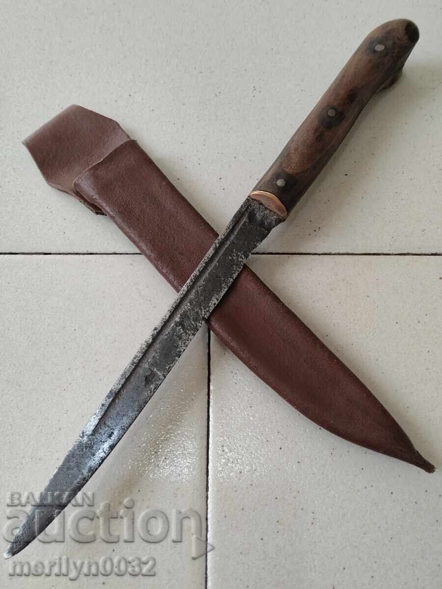 Cuțit de măcelar Gabrovo cu mâner cu preț 112.00 BGN | € 57.26 Cuțit de măcelar Gabrovo cu mâner cu preț 112.00 BGN | € 57.26