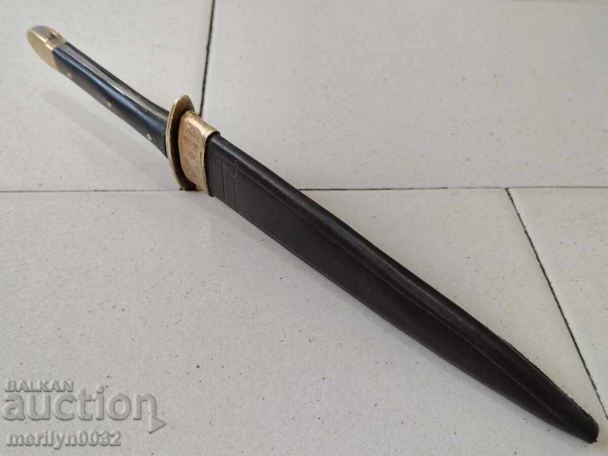 Габровска кама чирени от биволски рог и кания двуостър нож с цена 249.00 лв. | € 127.31