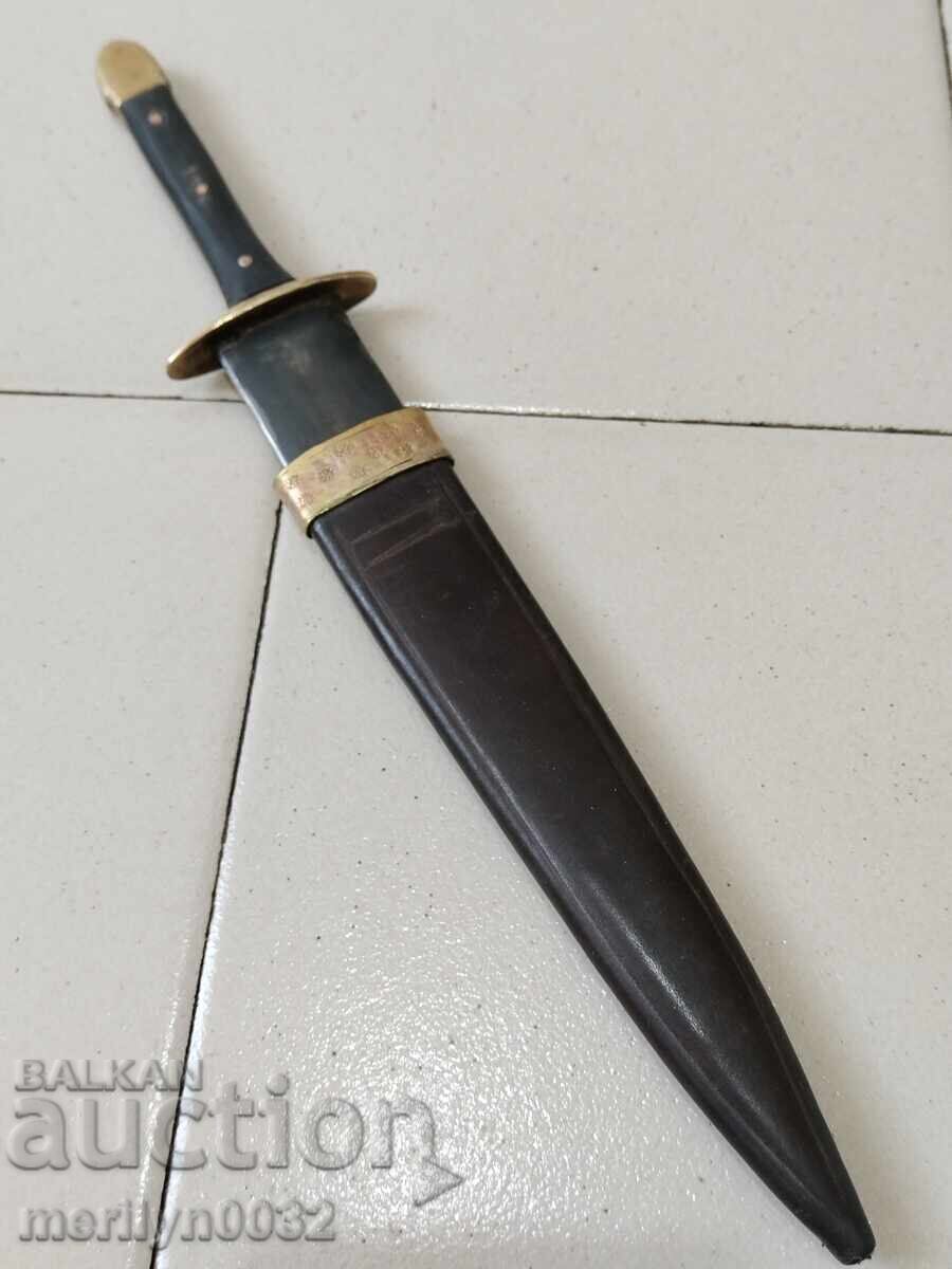 Доставка на Габровска кама чирени от биволски рог и кания двуостър нож