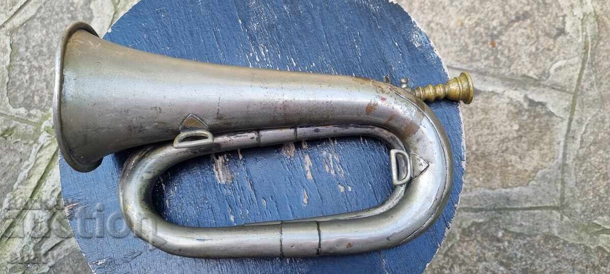 Vechi tub militar. Instrument muzical cu preț 80.00 BGN | € 40.90 Vechi tub militar. Instrument muzical cu preț 80.00 BGN | € 40.90