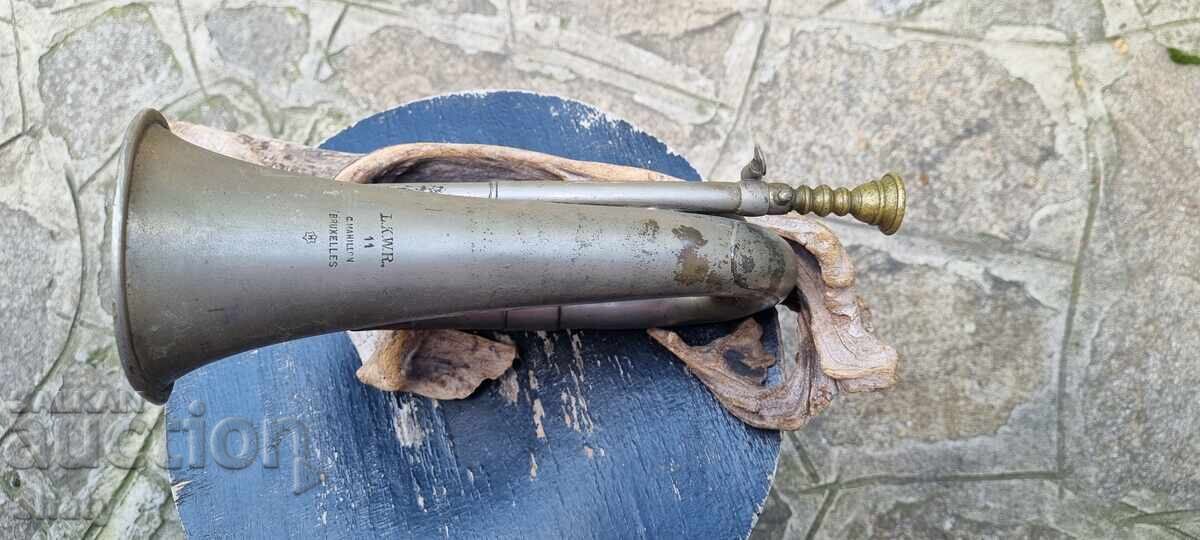 Licitație Vechi tub militar. Instrument muzical Licitație Vechi tub militar. Instrument muzical