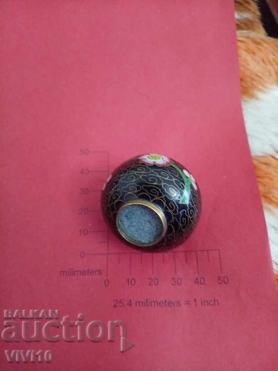 Săritoare veche, email, cloisonné cu preț € 20.45 | 40.00 BGN Săritoare veche, email, cloisonné cu preț € 20.45 | 40.00 BGN