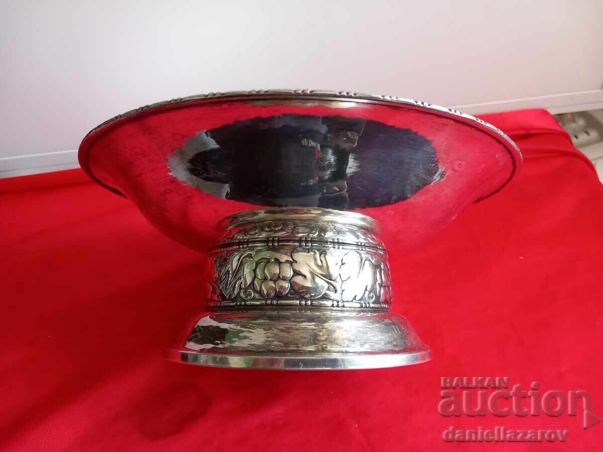 1928г. Посребрен Съд Фруктиера Никел/Сребро Висока Проба с цена 85.00 лв. | € 43.46 1928г. Посребрен Съд Фруктиера Никел/Сребро Висока Проба с цена 85.00 лв. | € 43.46