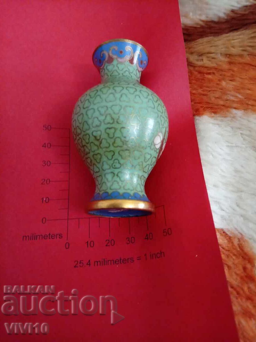 Vază veche email, cloisonné cu preț 50.00 BGN | € 25.56