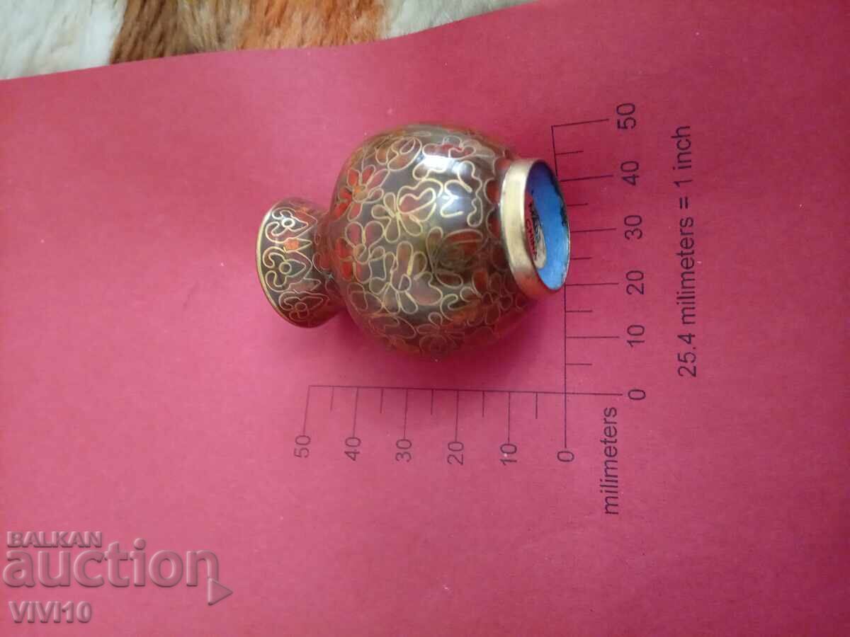 Vază veche email, cloisonné cu preț 50.00 BGN | € 25.56