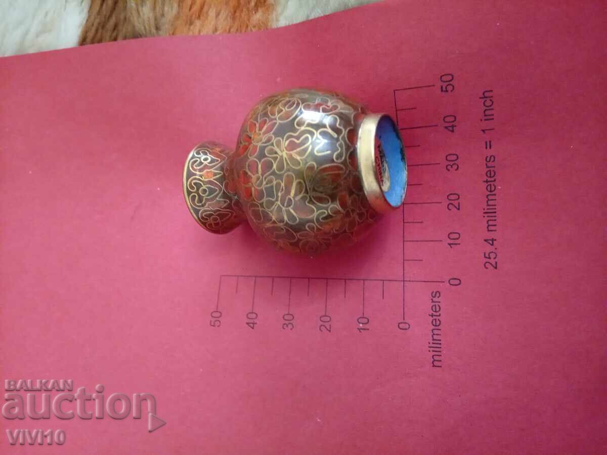 Vază veche email, cloisonné cu preț € 25.00 | 48.90 BGN Vază veche email, cloisonné cu preț € 25.00 | 48.90 BGN