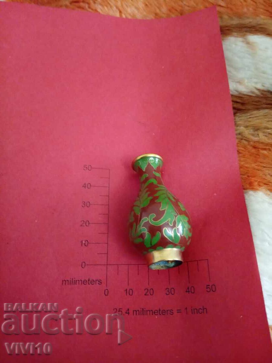 Vază veche email, cloisonné cu preț 50.00 BGN | € 25.56
