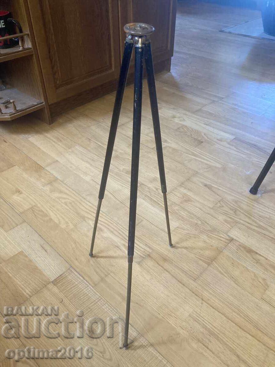 Παλιό τρίποδο