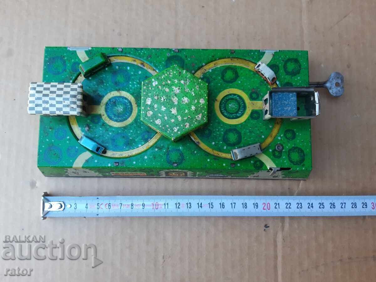 Jucărie auto mecanică din tablă veche, SSSR. Funcționează Jucărie auto mecanică din tablă veche, SSSR. Funcționează