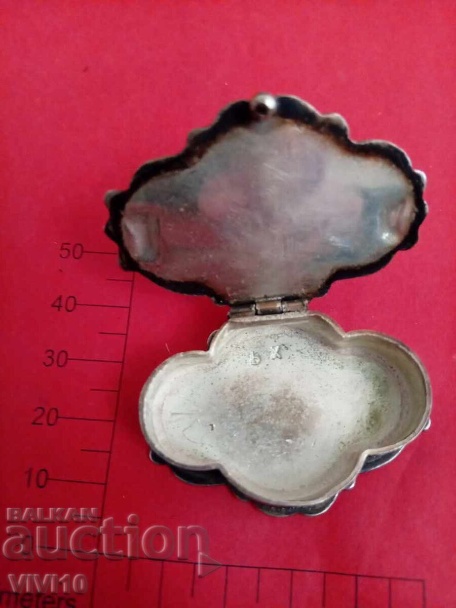 Cutie veche pentru pastile cu preț 50.00 BGN | € 25.56