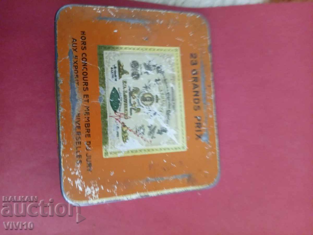 Antique cigarette box, metal, empty with price € 10.00 | 19.56 BGN