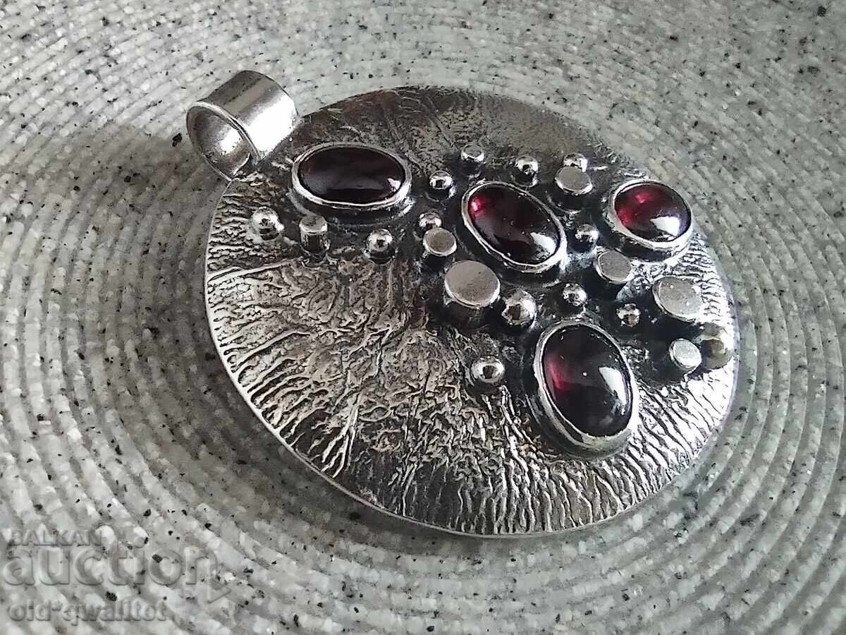 Medalion - argint, lucrat manual, cu Almandin - Granada