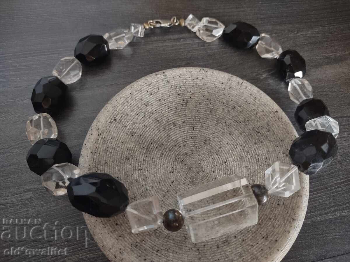 Colier vechi elegant - Cristal de stâncă și Onix, argint cu preț 397.00 BGN | € 202.98