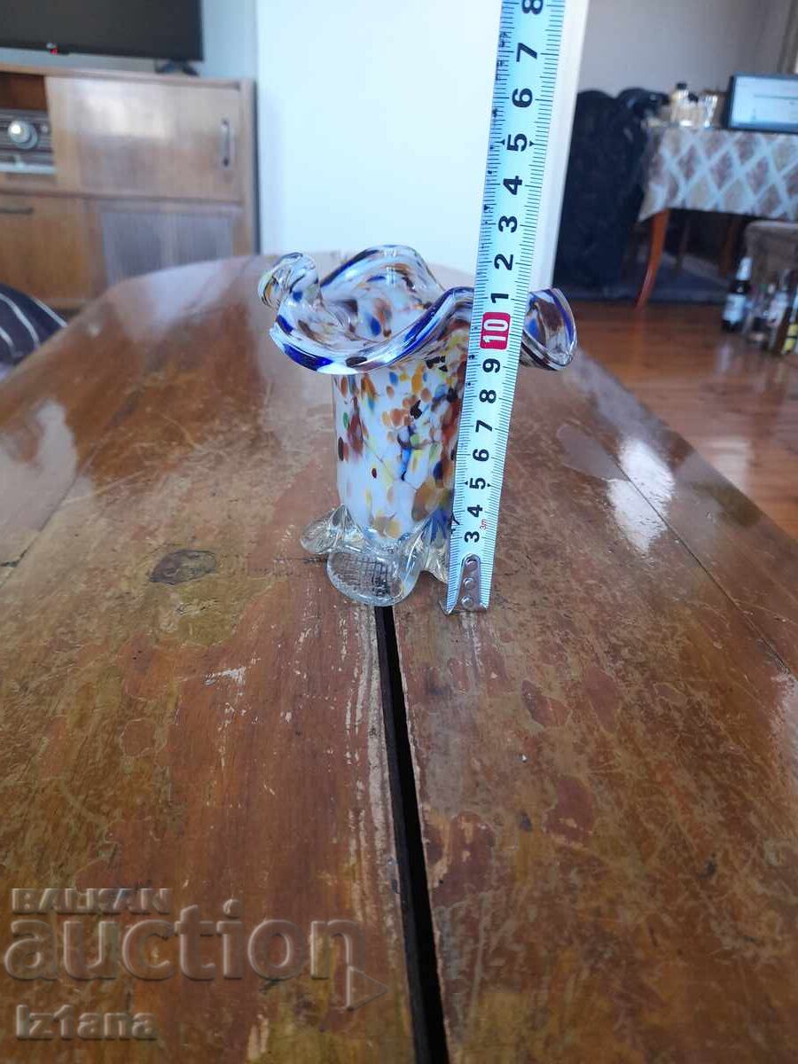 Vază veche de sticlă cu preț 6.00 BGN | € 3.07