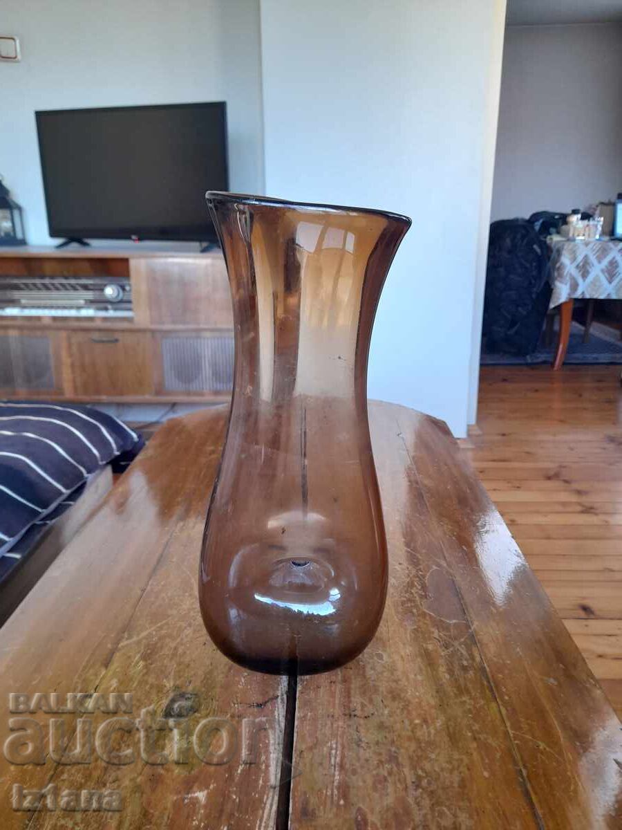 Vază veche de sticlă