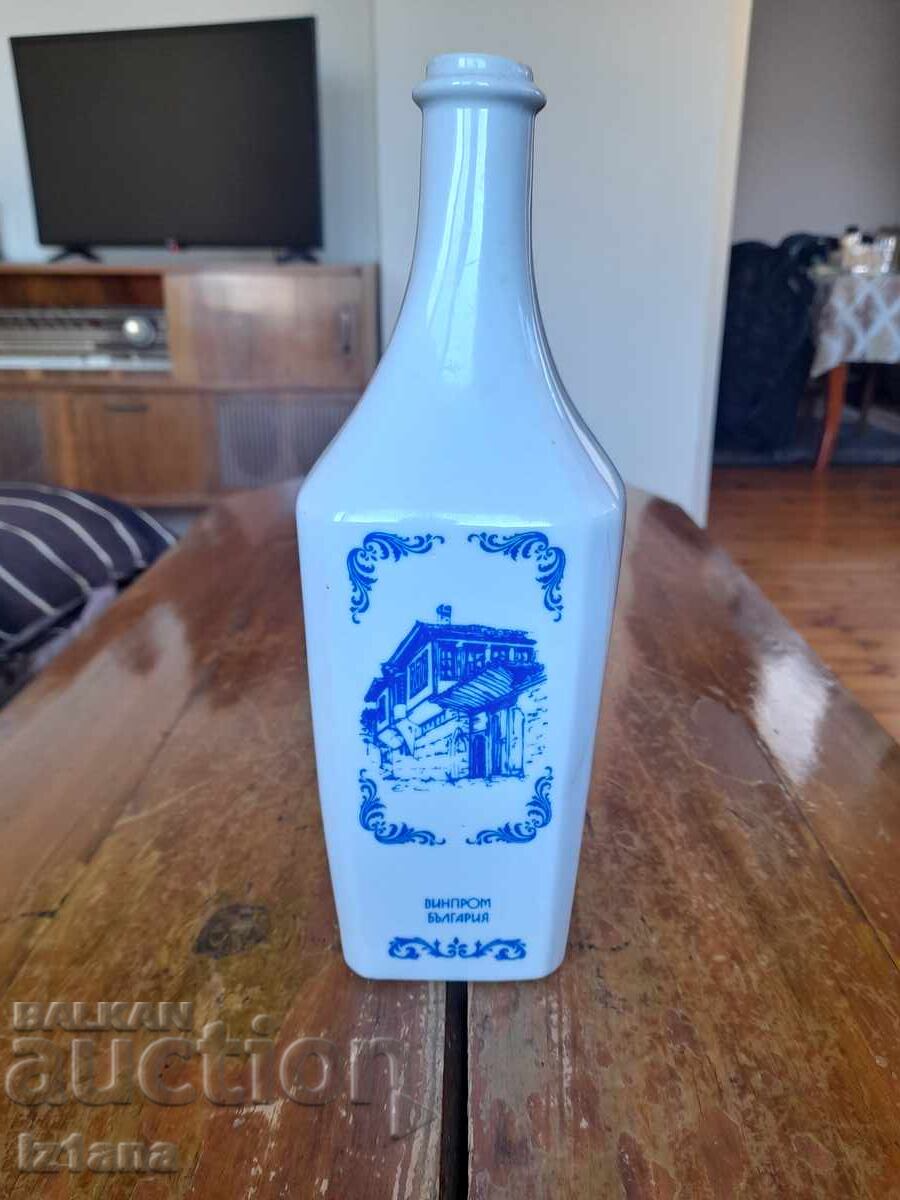 Sticlă veche de porțelan Mastica, Vinprom cu preț 47.00 BGN | € 24.03