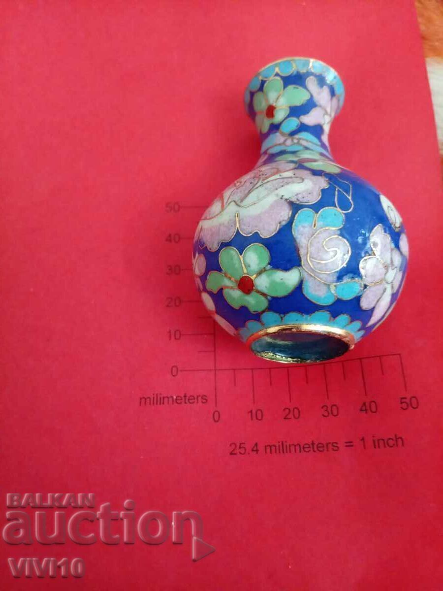 Auction  Antique enameled vase, cloisonné