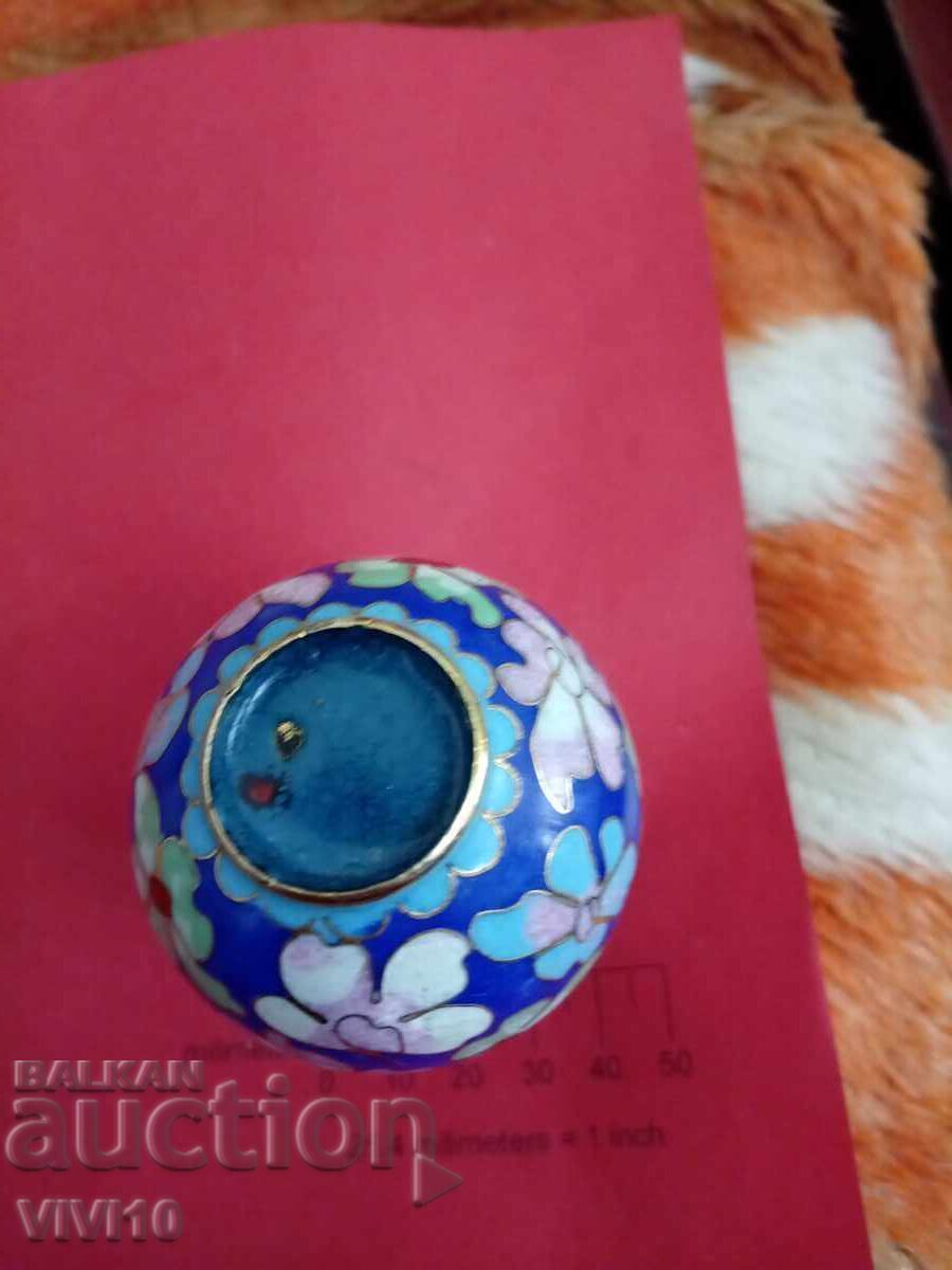 Delivery of Antique enameled vase, cloisonné