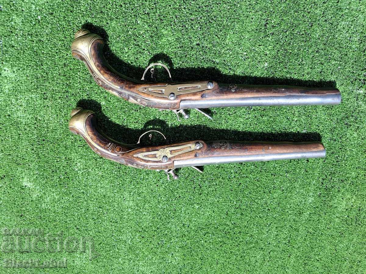 A pair of flintlocks - 7 A pair of flintlocks - 7