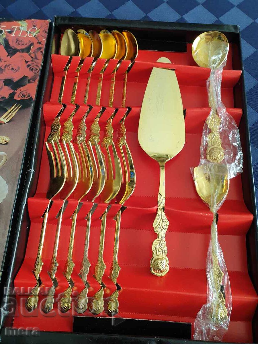 Комплект десертни прибори с цена 45.00 лв. | € 23.01