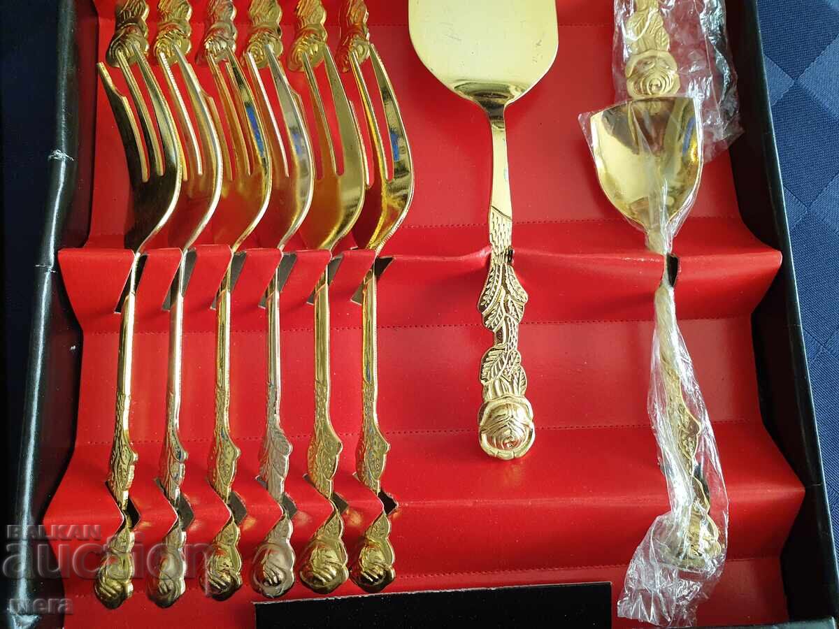 Доставка на Комплект десертни прибори