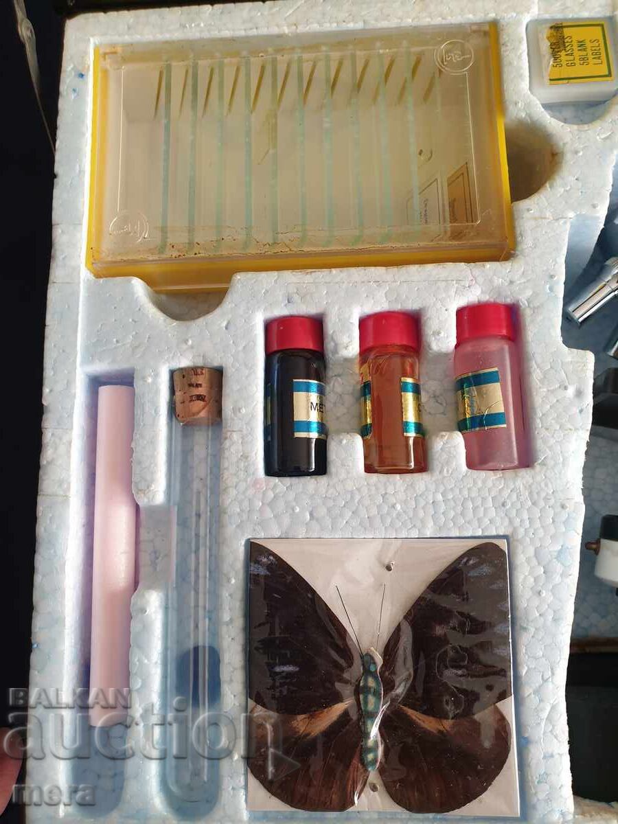 Παράδοση Μικροσκόπιο με σετ αξεσουάρ σε βαλίτσα Παράδοση Μικροσκόπιο με σετ αξεσουάρ σε βαλίτσα