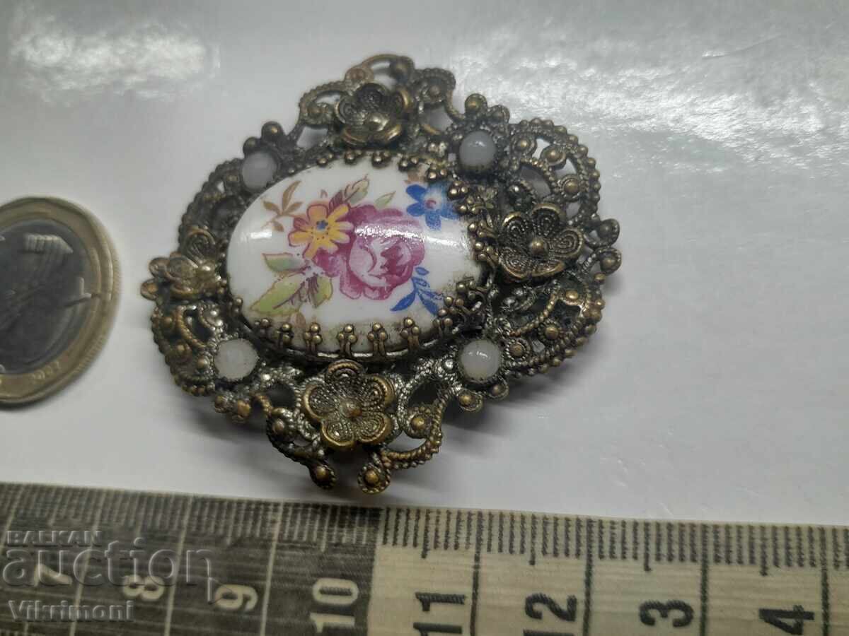 Δημοπρασία Αρτ Ντεκό καρφίτσα, πορσελάνη, φιλιγκράν, κοκκίδωση, λουλούδια
